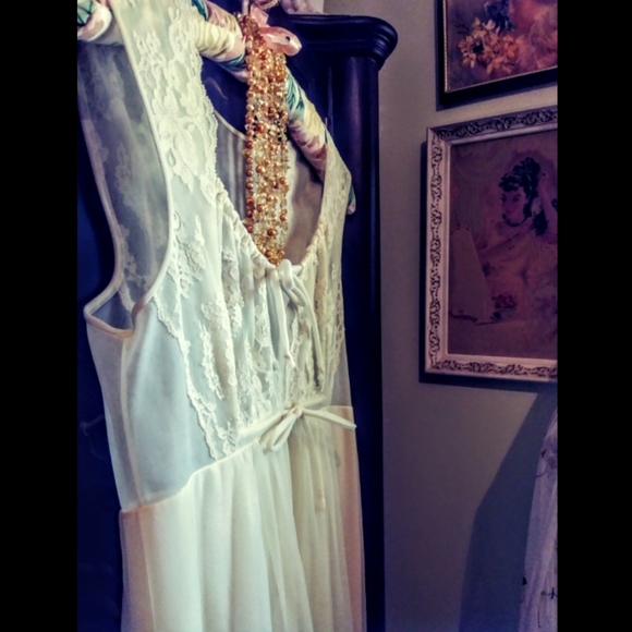 🤍 Vintage 1970s Bridal Ivory Lace Peignoir Nightgown — Old Hollywood Silhouette - Picture 5 of 9